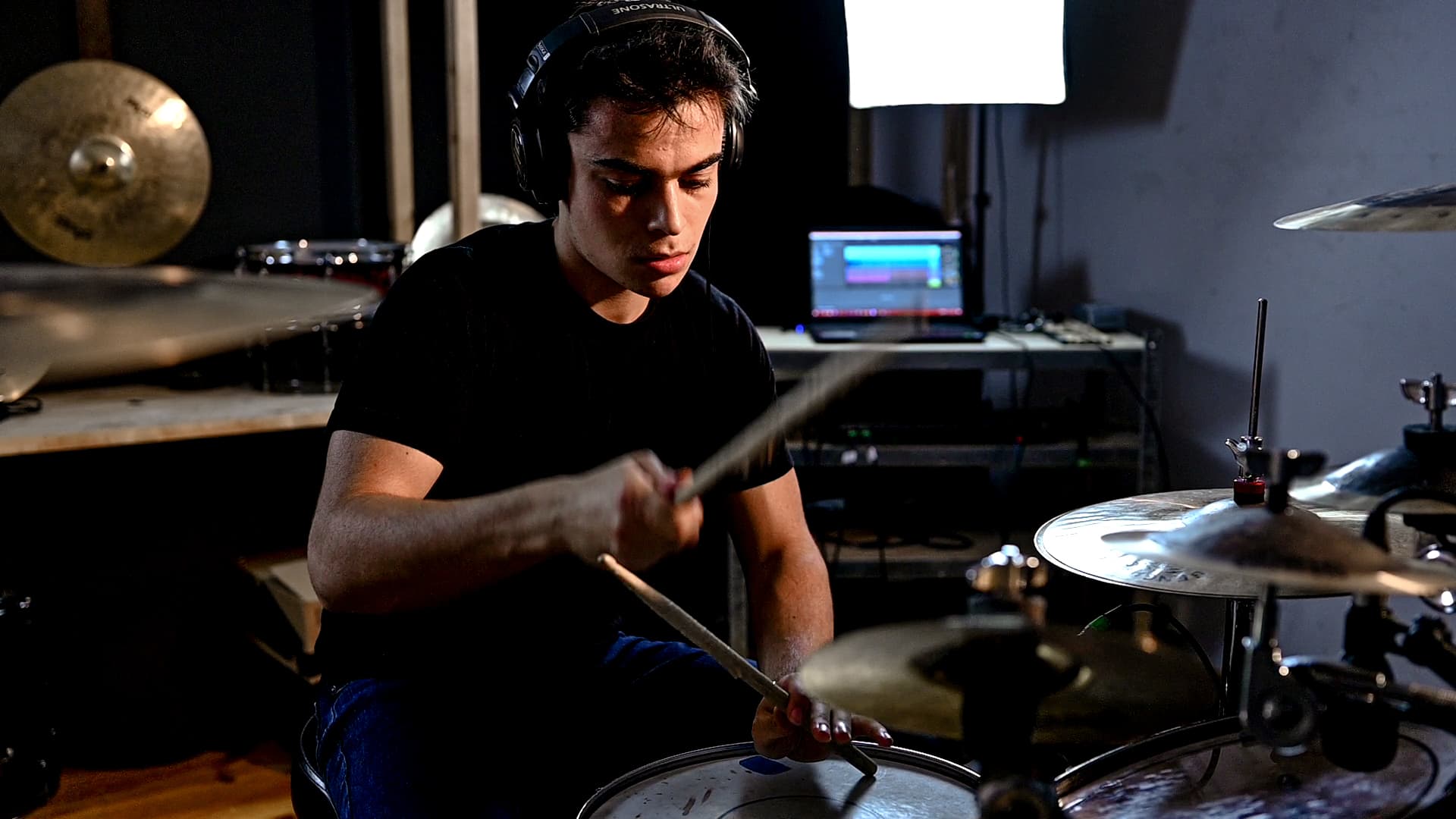 Elias Luyckx playing drums in the studio